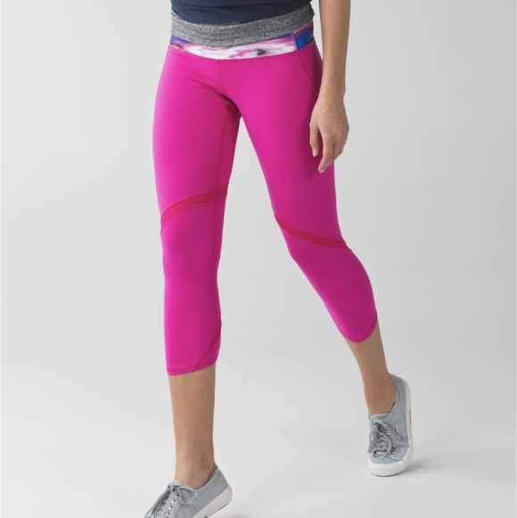 Lululemon Pink Wunder Under Crop Leggings - Size 4 - Picture 2 of 14